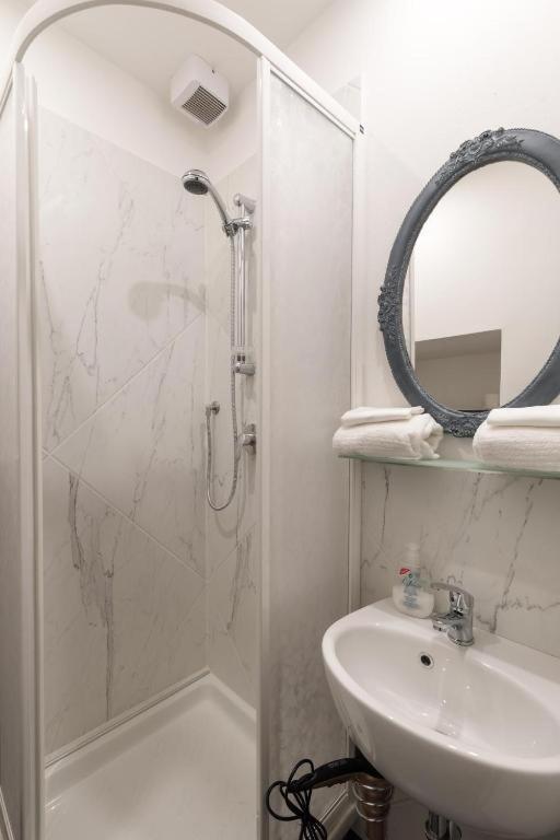 The Hobbit Guelfa Apartment Флоренция Екстериор снимка