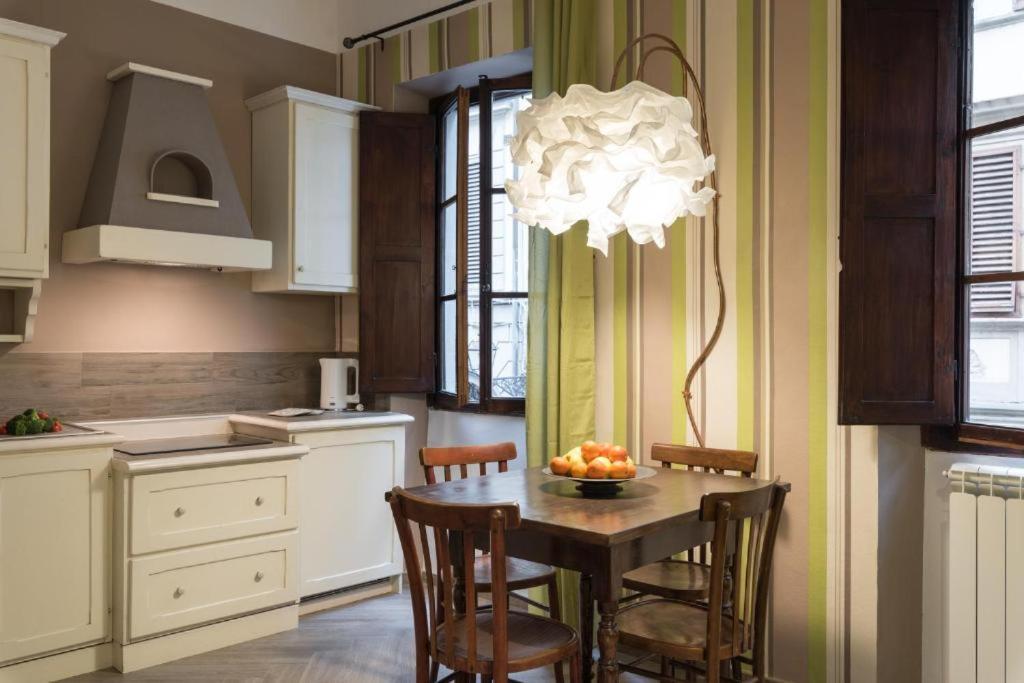 The Hobbit Guelfa Apartment Флоренция Екстериор снимка