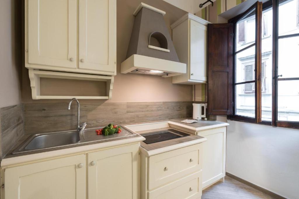 The Hobbit Guelfa Apartment Флоренция Екстериор снимка