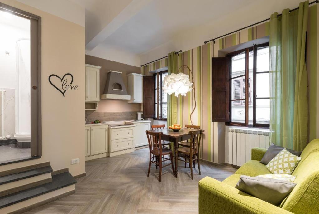 The Hobbit Guelfa Apartment Флоренция Екстериор снимка